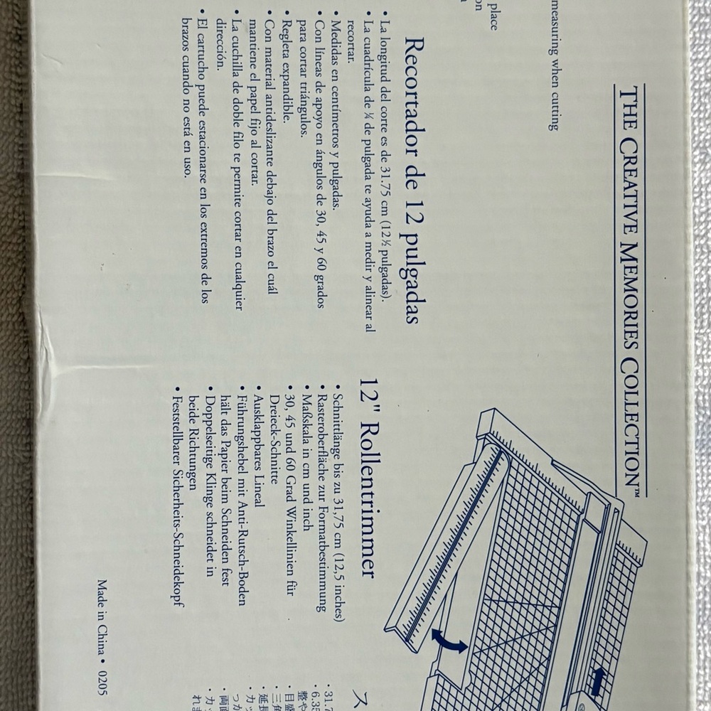 Creative Memories 12-Inch Trimmer in White and Blue